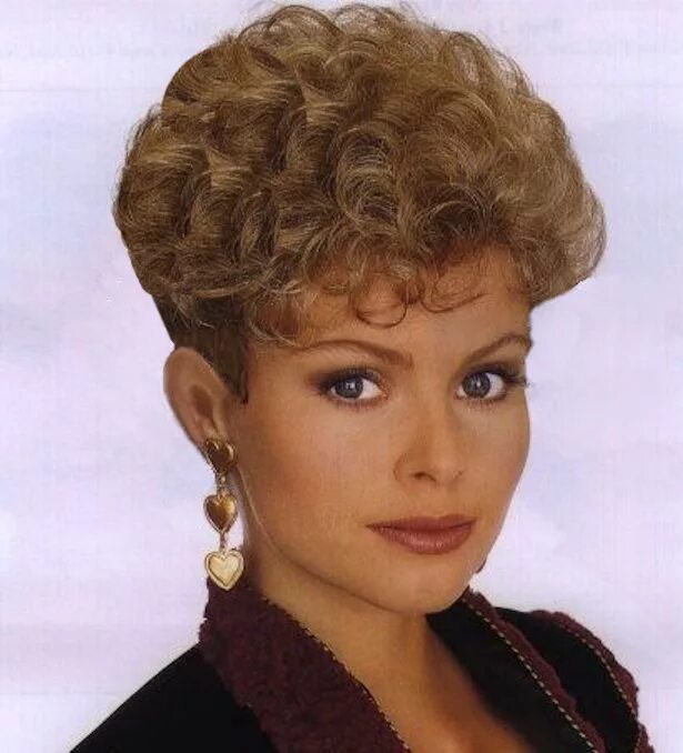 Прическа 80 годов фото женские Photoshopped Wig Short curly hairstyles for women, Short hair styles, Short hair