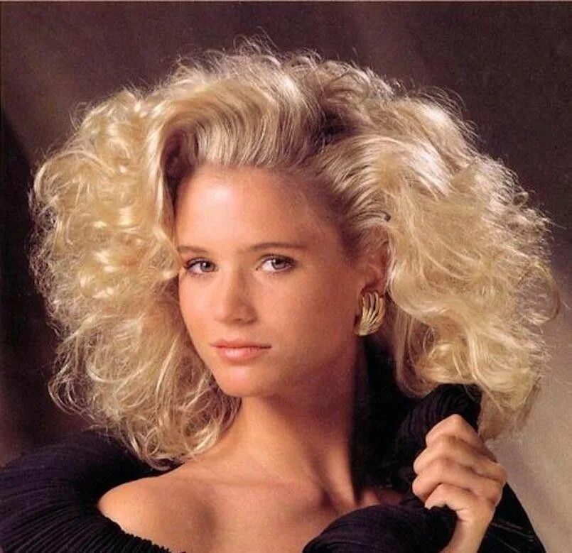 Прическа 80 годов на длинные волосы Pin by Anne Stephens on Hairstyles 80s hair, 80's hairstyle, 80s hair styles