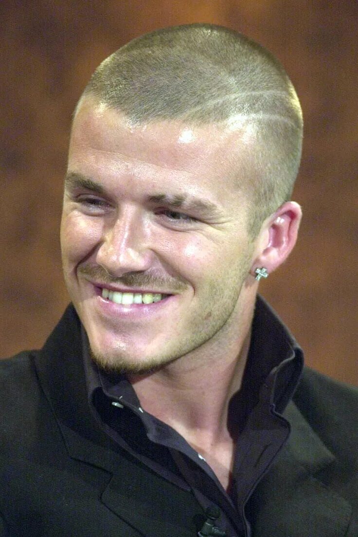 Прическа 9 David Beckham: On and Off the Pitch David beckham hairstyle, Beckham hair, David