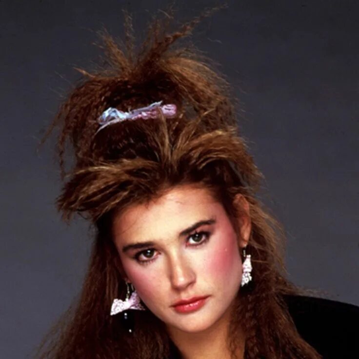 Прическа 90 годов фото женские 10 Totally '80s Hairstyles Made Modern for 2023 Acconciature anni 80, Permanente