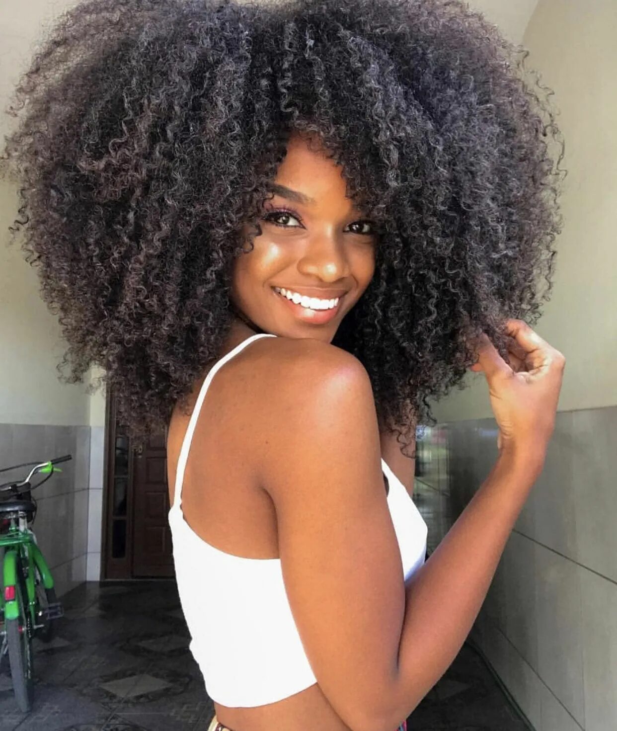 Прическа афро ❥ Pinterest: Curlylicious Afro textured hair, Curly hair styles, Textured hair