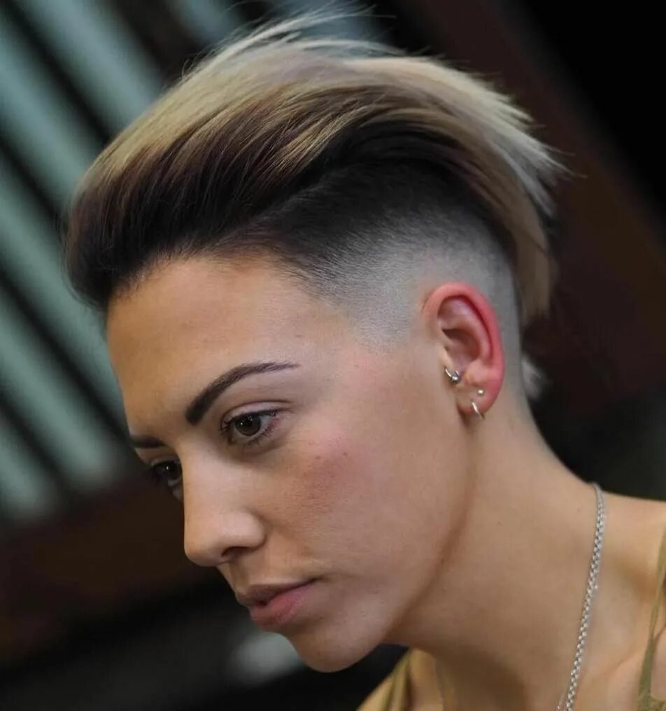 Прическа андеркат женская 35 Shaved Hairstyles for Women Who Dare to Be Different Shaved hair designs, Hal