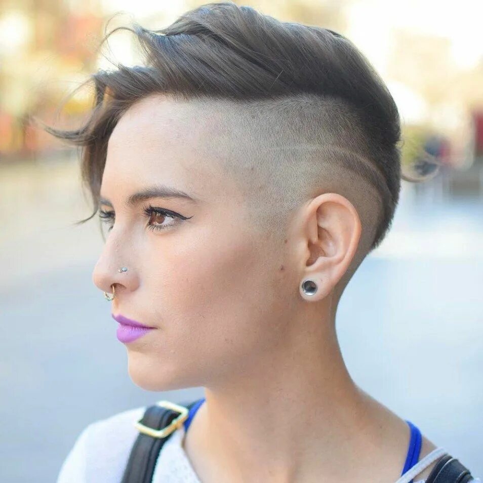 Прическа андеркат женская фото 25 Awe-Inspiring Undercut Pixie Cuts for 2024 Shaved pixie, Undercut hairstyles,