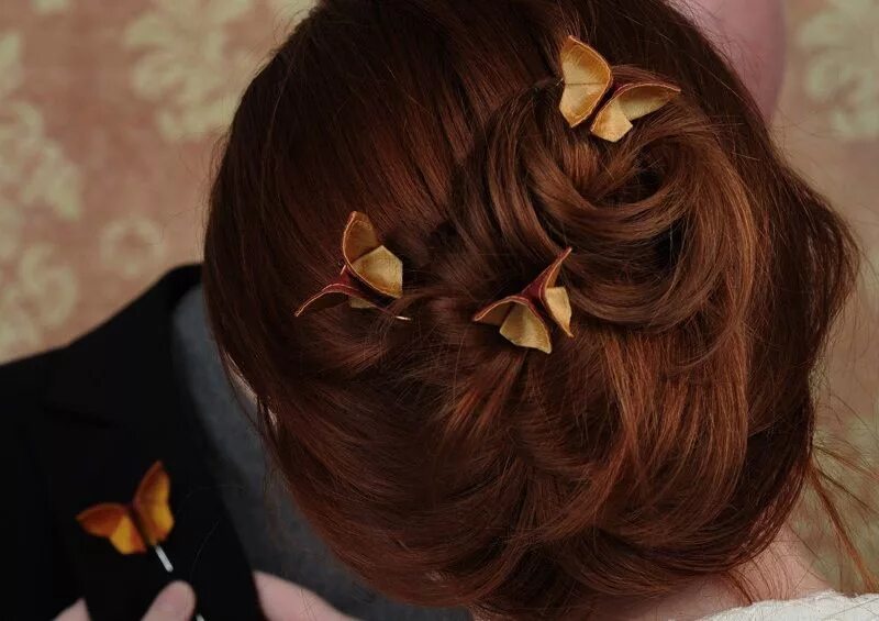 Прическа бабочка женская small origami butterflies adorn romantic wedding updo Hair pins, Hair accessorie