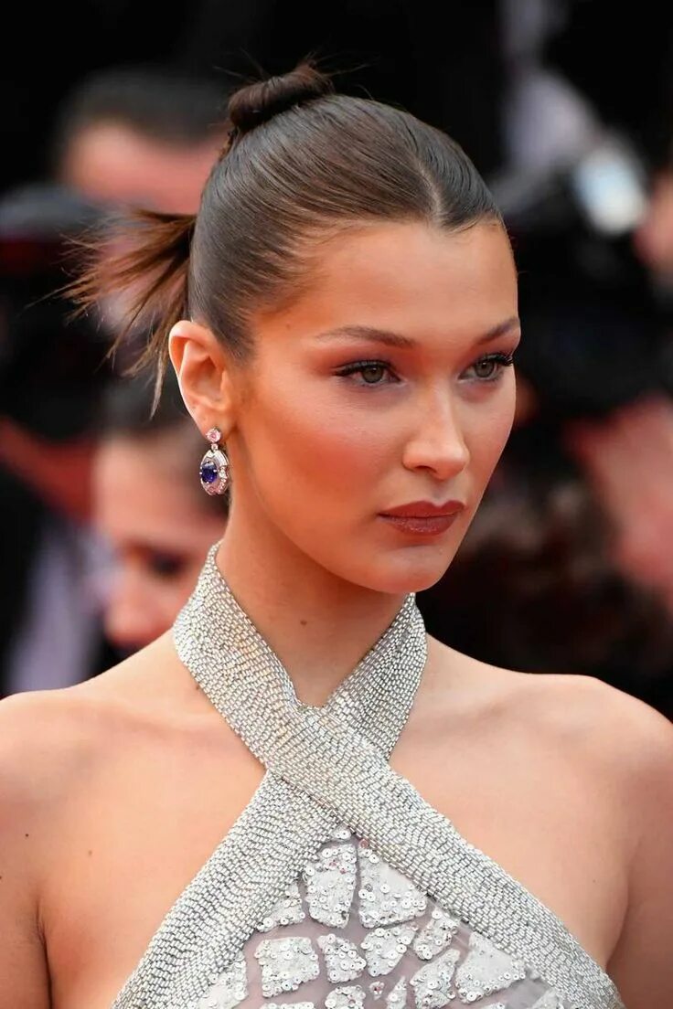 Прическа беллы хадид Cannes Red Carpet Beauty 2018 Bella hadid hair, Red carpet beauty, Bella hadid h