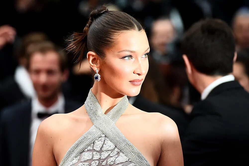 Прическа беллы хадид на короткие волосы Bella Hadid Says She's Scared to Try This Procedure