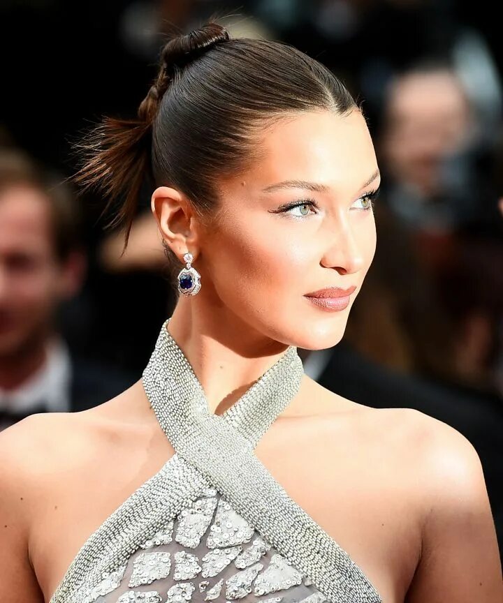 Прическа беллы хадид на короткие волосы The Best Hairstyles At Cannes Don't Require Any Hot Tools Coiffure demoiselle d'