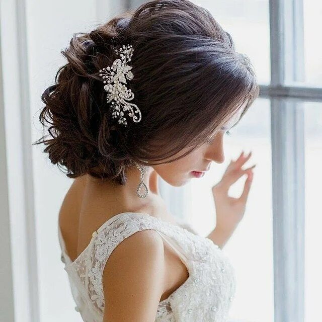 Прическа без фаты на средние волосы Alamango Malta - Bridal wear and Accessories Hair styles, Bride hairstyles, Clas