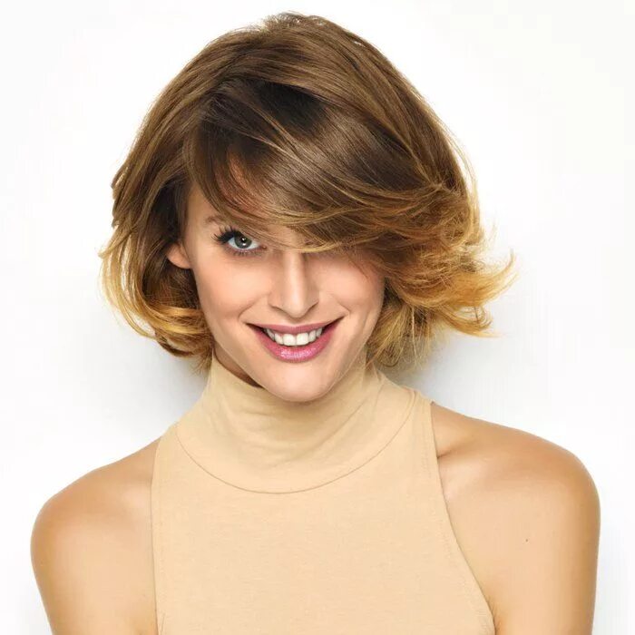 Прическа без укладки на средние Carré avec mèches Medium short hair, Medium hair styles, Brown straight hair