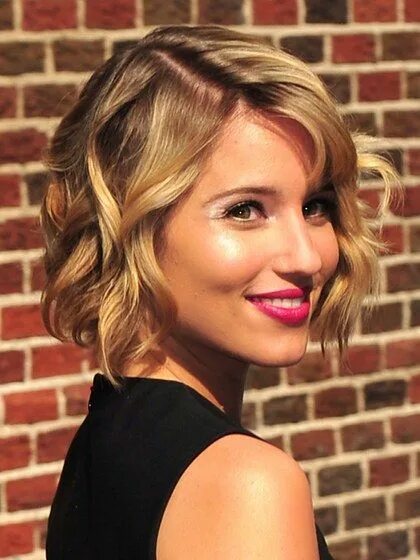 Прическа без укладки на средние The Top 8 Haircuts for Heart-Shaped Faces Short wavy hair, Hair lengths, Hair st