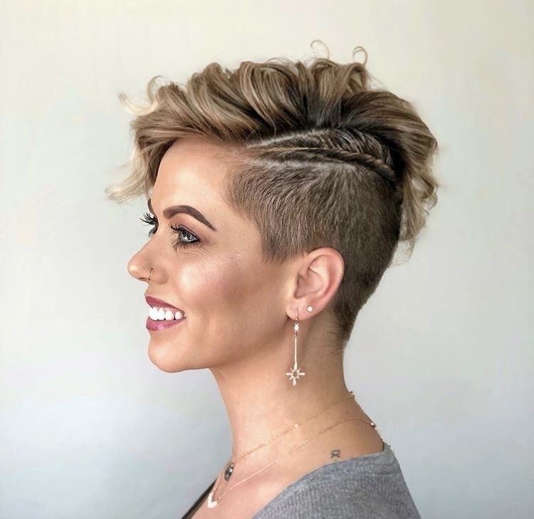 Прическа бикси фото Short Pixie Hairstyles & Ideas For Your Haircut Coupe cheveux courts frisés femm