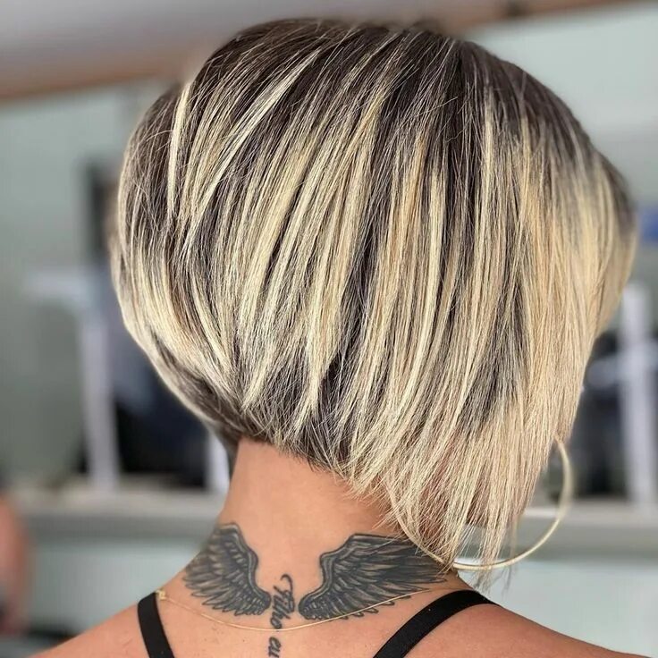 Прическа боб 2024 50+ Stunning Stacked Bob Haircuts for 2024 Thick hair styles, Stacked bob haircu