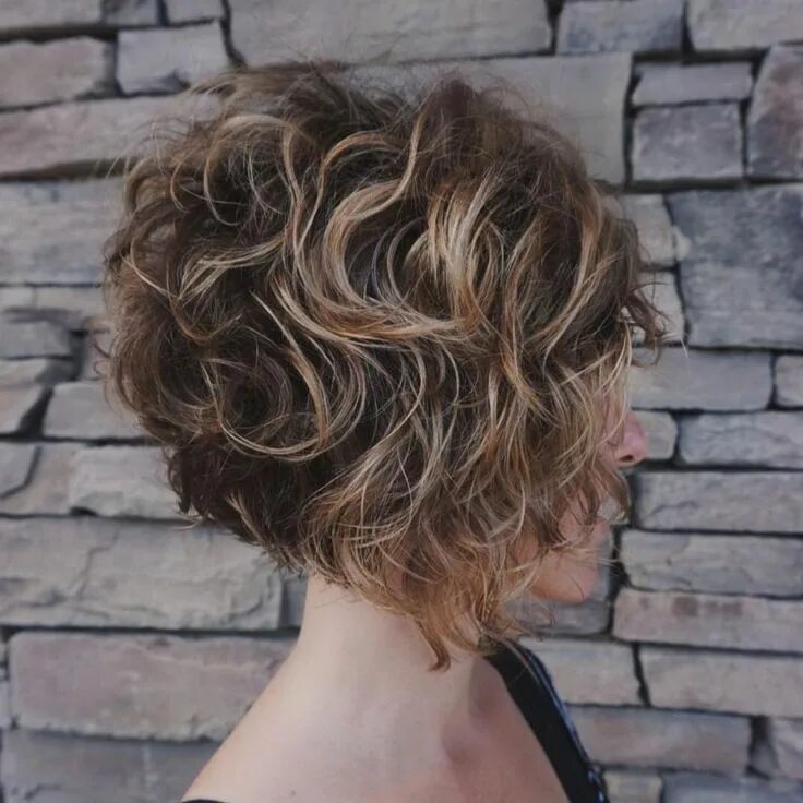 Прическа боб каре на кудрявые волосы 65 Enchanting Curly Bob Haircut Ideas for 2024 Bob haircut curly, Wavy bob hairs