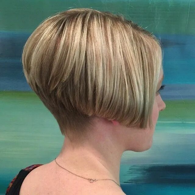 Прическа боб каре на ножке #hairdare #bob #bobhaircut #bobhairstyle #womenshair #beauty Short stacked bob h