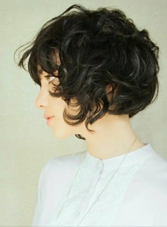 Прическа боб на короткие кудрявые волосы BOB HAIR It's so cute hair style X) Chic short hair, Short hair styles, Hair ins