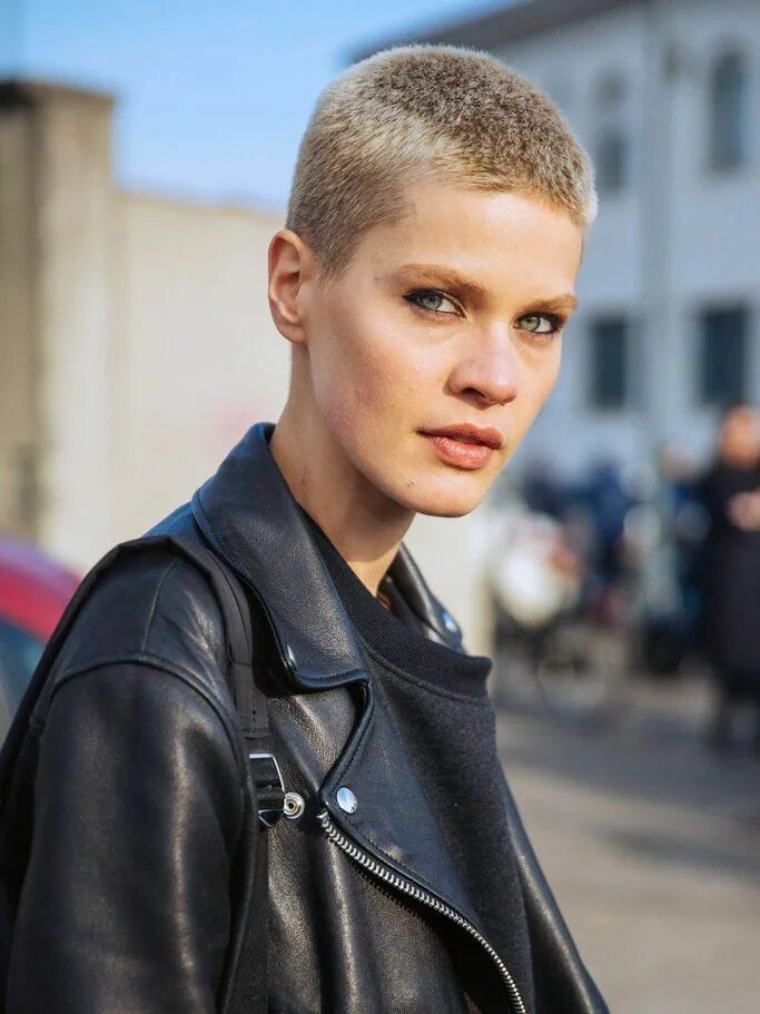 Прическа бокс женская Ist der Buzz Cut vielleicht auch die Trendfrisur 2024 für dich? Kurzhaar pixie, 