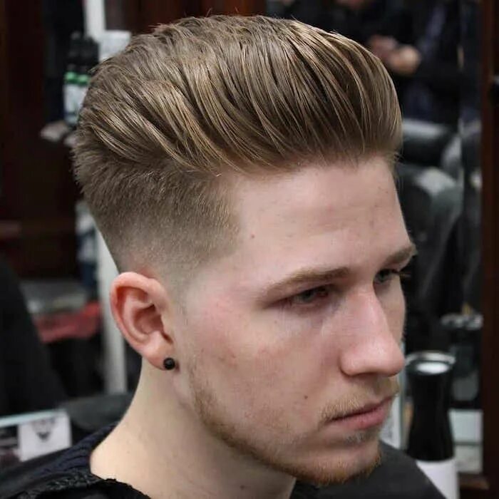 Прическа британка мужская фото Coupe pompadour - le vintage en tête Pompadour style, Mens hairstyles, Pompadour