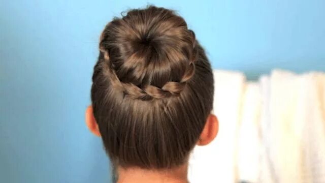 Прическа бублик для девочки Lace Braided Bun Updo Hairstyle Hair styles, Bun hairstyles, Natural beauty tips