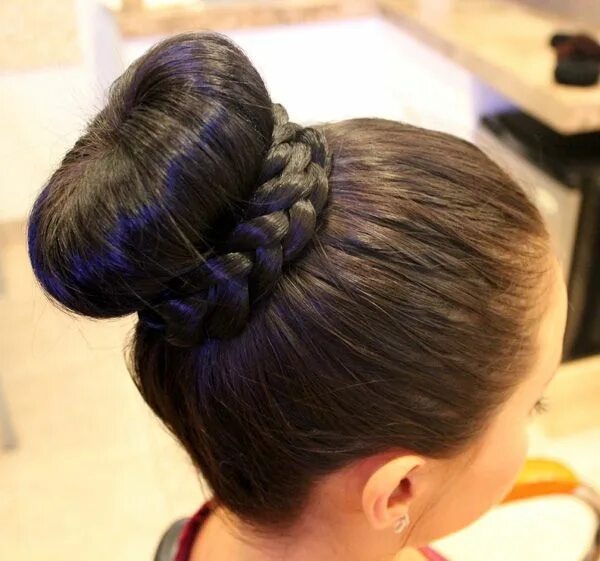 Прическа бублик для девочки на длинные The most beautiful updo for your holidays! - Best Newest Hairstyle Trends Bun ha