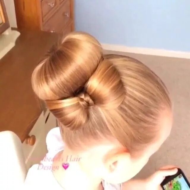 Прическа бублик на длинные волосы девочке Tutorials on Instagram: "By @sweethearts_hair_design " Hair designs, Flower girl