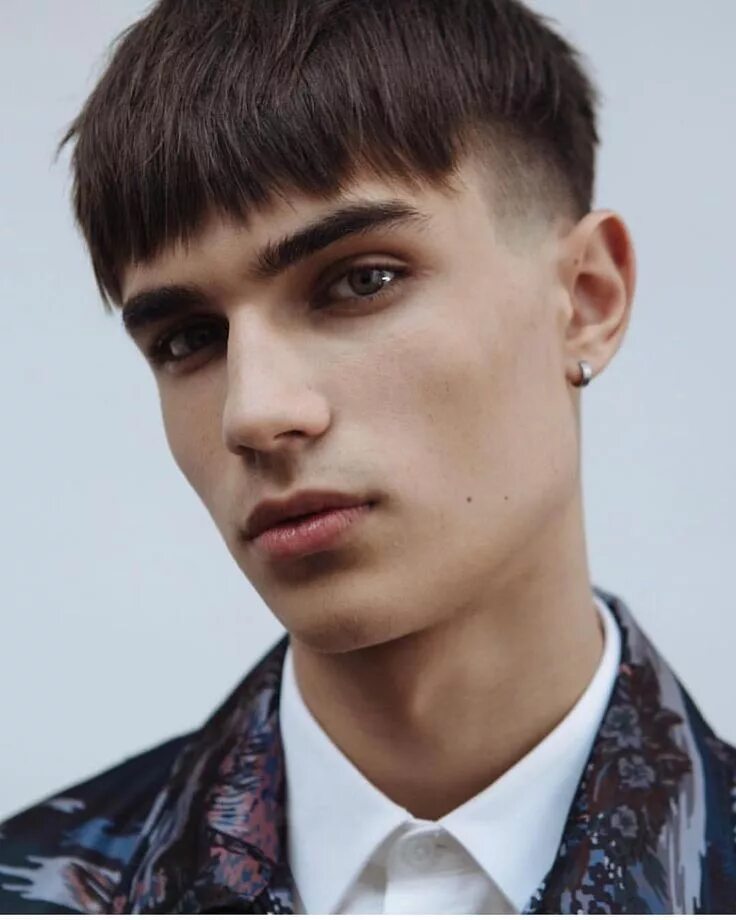 Прическа челка мужская в сторону Men's Haircuts 2023 Mens hairstyles medium, Hipster hairstyles, Mens hairstyles 