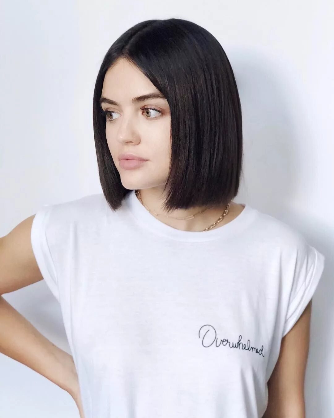 Emilia Clark, long bob, inverted ends, centre parting Frisuren, Haarschnitt, Kur