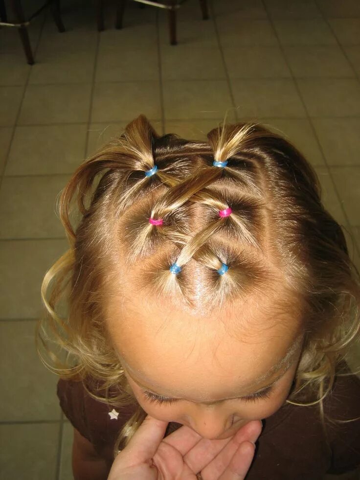 Прическа детская на короткие волосы с резиночками Girl hair dos, Baby hairstyles, Toddler hairstyles girl fine hair