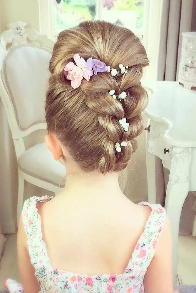 Прическа девочке 10 лет на праздник Flower Girl Hairstyles: 33 Trendy Looks 2022 Guide Flower girl hairstyles, Flowe