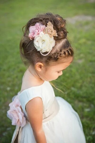 Прическа девочке на короткие волосы праздник Pin by Anika Laaser on Hochzeit Flower girl hairstyles, Wedding hairstyles for g