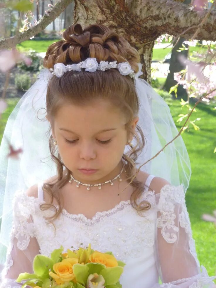 Прическа девочке на свадьбу 8 лет 4 days ago Communion hairstyles, First communion hairstyles, Wedding hairstyles