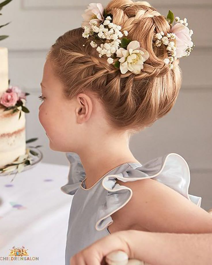 Прическа девочке на свадьбу 8 лет Flower Girl Hairstyles: 33 Trendy Looks 2024 Guide Flower girl hairstyles, Flowe