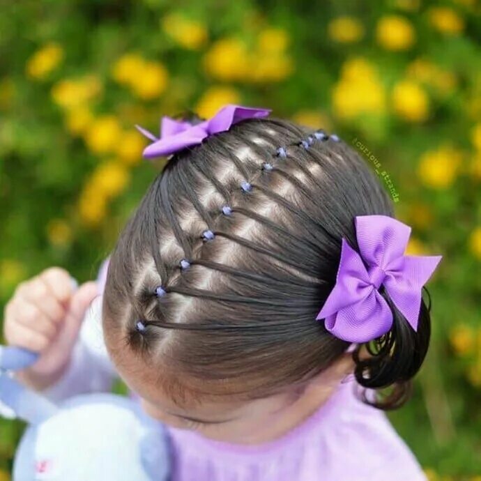 Прическа девочке под La imagen puede contener: 1 persona, flor Toddler hair, Girl hair dos, Baby hair