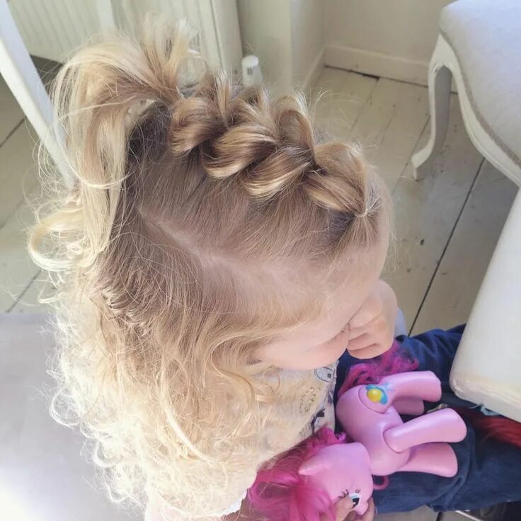 Прическа девочки 3 года фото Cute pull-through braid on top for little girl hair #hairstyles #hair #hairstyle