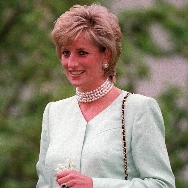 Прическа диана фото Remembering Princess Diana's Kindness Following Meghan Markle And Prince Harry's