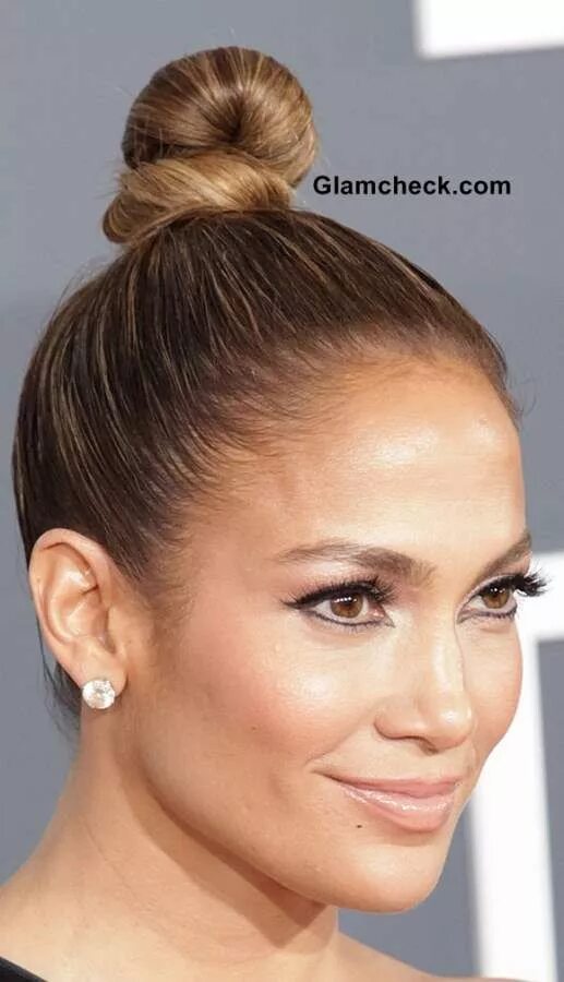 Прическа длинная шишка Jennifer Lopez Glams it Up in Sophisticated Hair and Makeup Bun hairstyles, Soph