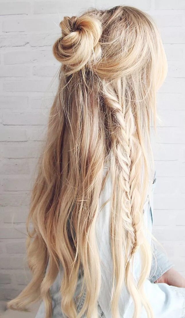 Прическа длинные светлые волосы This Summer’s Must-Try Messy Buns, According to Pinterest Braids for long hair, 