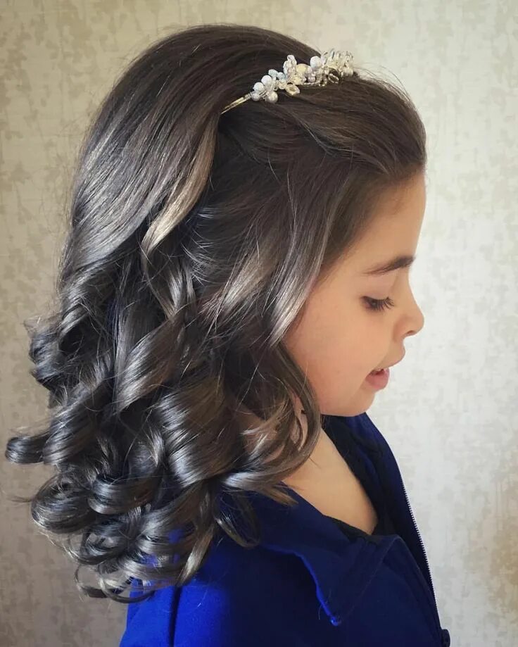 Прическа длинные волосы детский выпускной Instagram photo by * Apr 30, 2016 at 7:30pm UTC First communion hairstyles, Comm