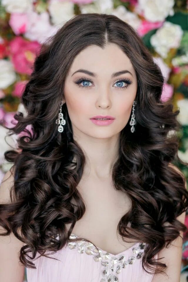 Прическа длинные волосы локоны распущенные 55 idées romantiques de coiffure mariage cheveux longs Long hair styles, Romanti