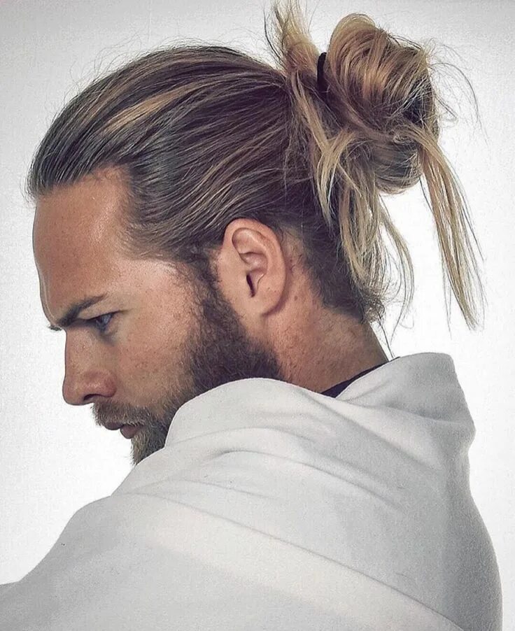 Прическа длинные волосы мужская хвостик Man Buns Galore Man bun hairstyles, Man bun haircut, Long hair styles men