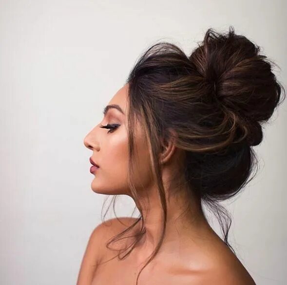 Прическа длинные волосы наверх high bun Easy bun hairstyles, Bun hairstyles for long hair, Easy hairstyles