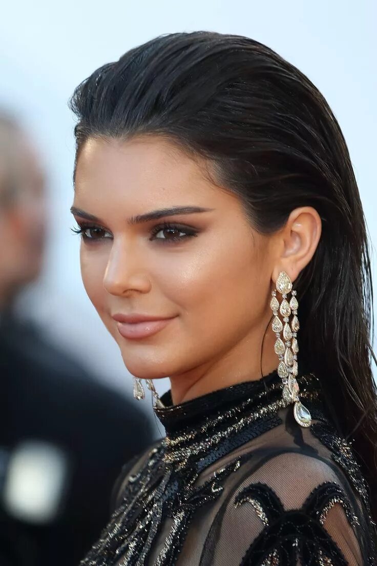 Прическа длинные волосы назад Kendall Jenner Just Shut Down Her Modeling Critics Once and For All in 2024 Jenn