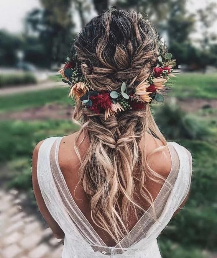 Прическа длинные волосы с цветами hairstyles Hair styles, Wedding hairstyles, Romantic wedding hair