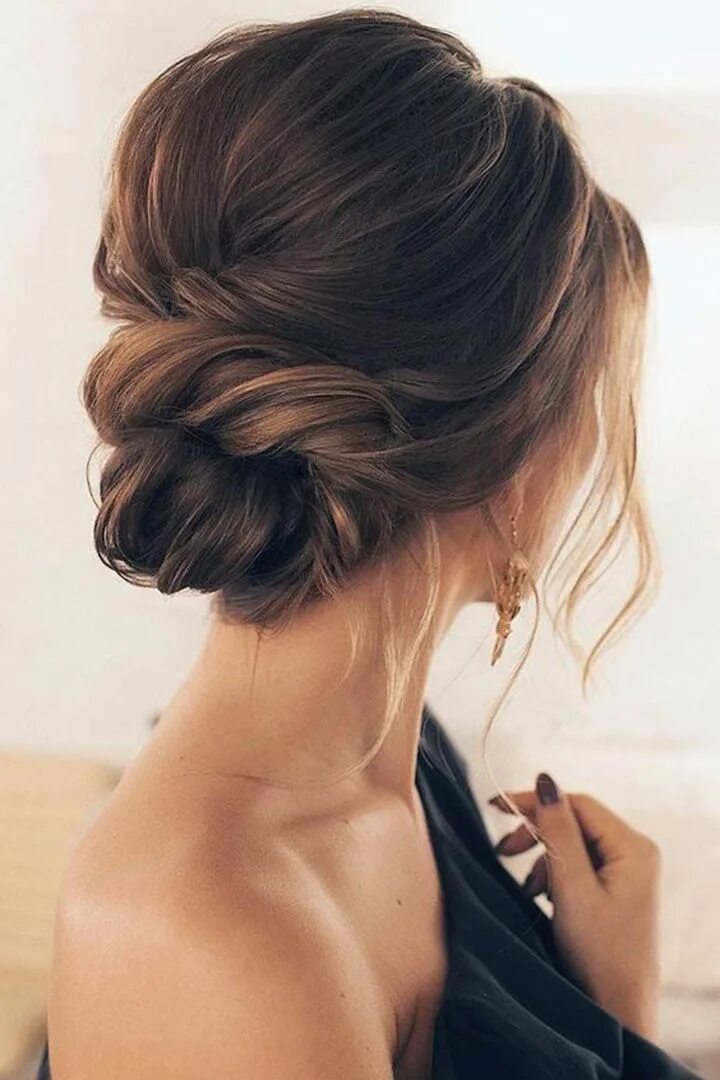 Прическа длинные волосы забранные Moños diferentes con estilo actual Low bun hairstyles, Wedding hair inspiration,