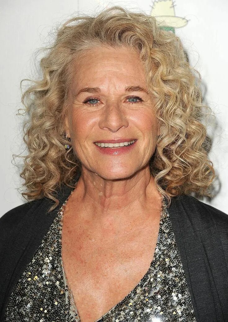 Прическа длинный волос пожилых женщин The Best Curly Hairstyles for Women Over 50: Carole King Curly Hair #haircutsfor