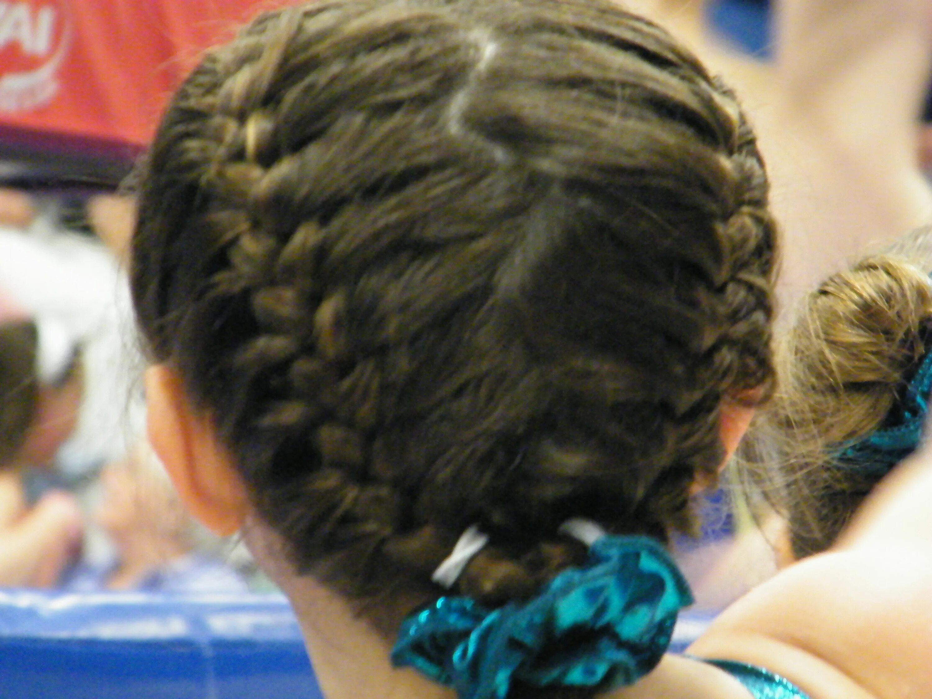 Прическа для акробатики на выступление девочке A Gymnast's hair Gym hairstyles, Gymnastics hair, Gymnastics meet hair