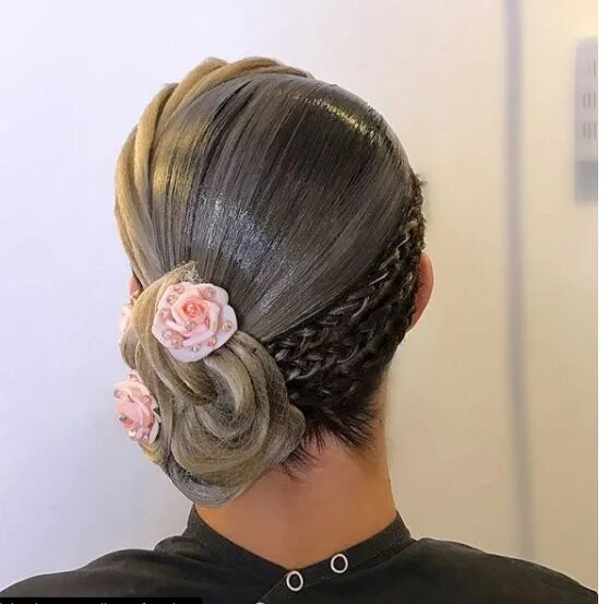 Прическа для бальных танцев девочке пучок Pin by Buffy Patterson on Ballroom hair Dance hairstyles, Competition hair, Danc