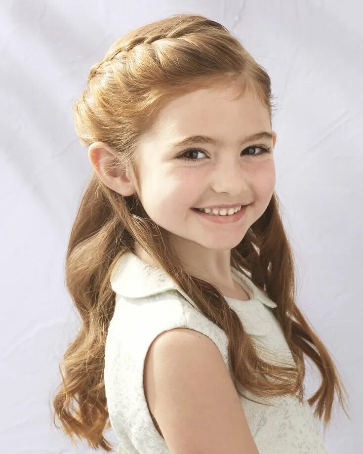 Прическа для девочки 10 лет на длинные Flower Girl Hairstyles That Are Cute and Comfy Flower girl hairstyles, Flower gi