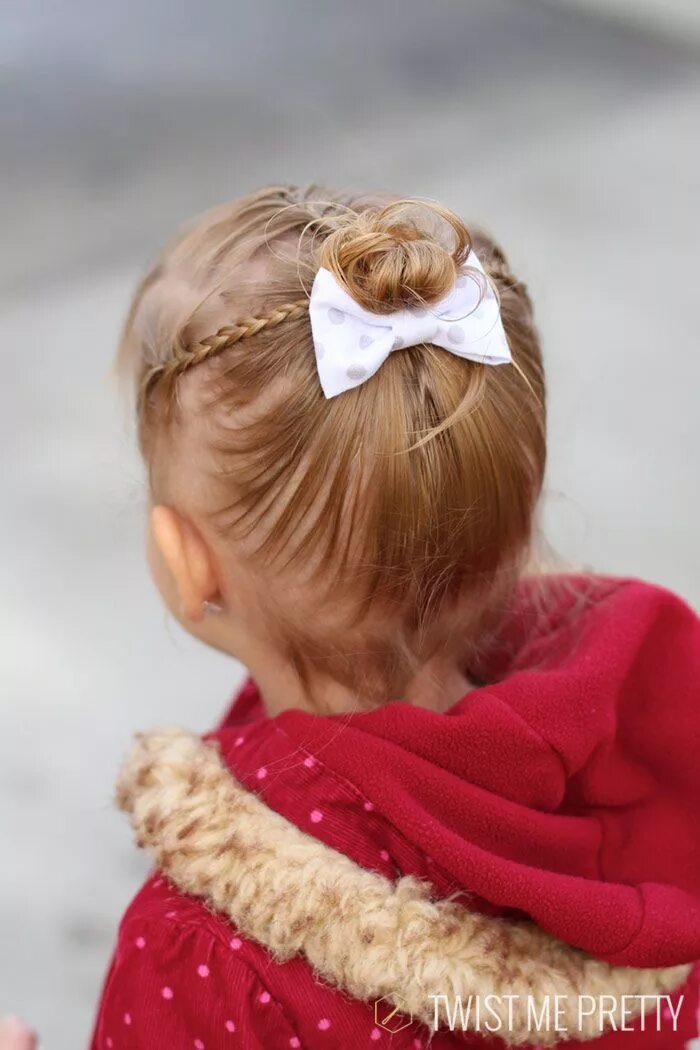 Прическа для девочки 2 года короткие Styles for the wispy haired toddler Twist Me Pretty Baby hairstyles, Baby girl h