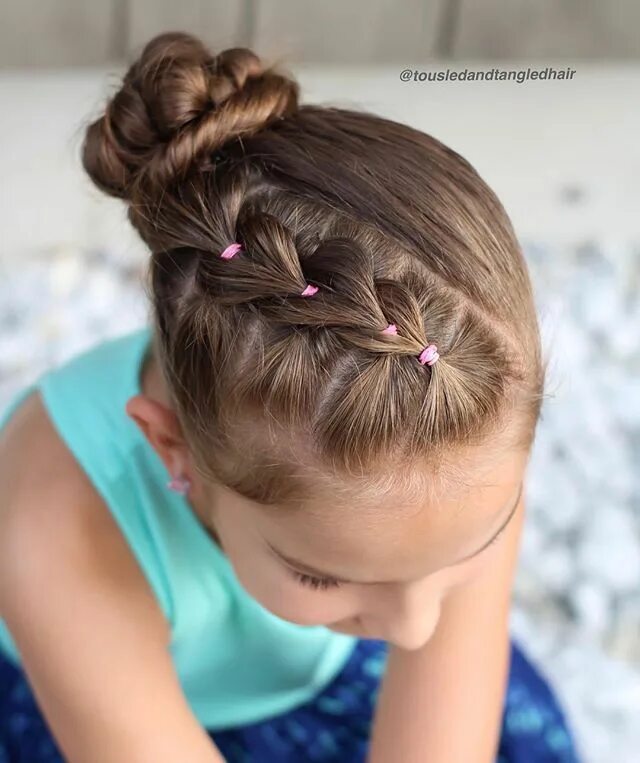 Прическа для девочки на средние тонкие Today we are joining the #braidingcommunity with a special twin for our friend @