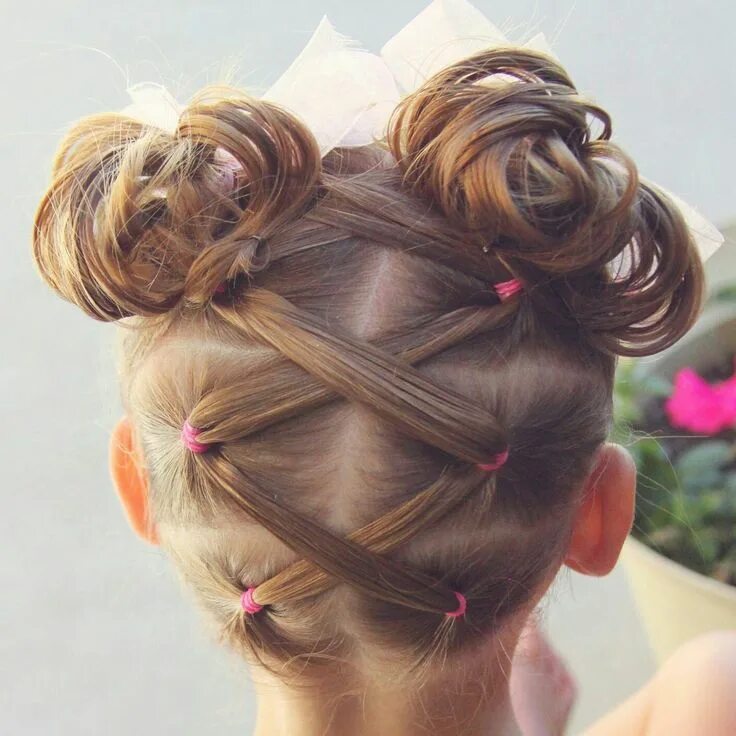 Прическа для девочки на средние волосы завиваются Pin on прически Baby hairstyles, Short hair hacks, Kids hairstyles